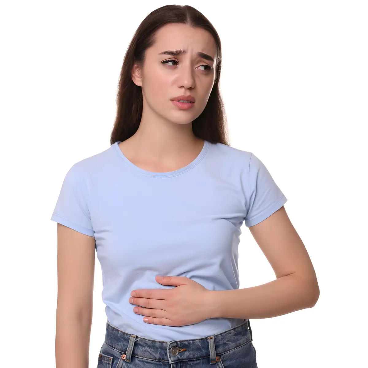 אישה סובלת מכאב בטן. תמונה על רקע לבן.