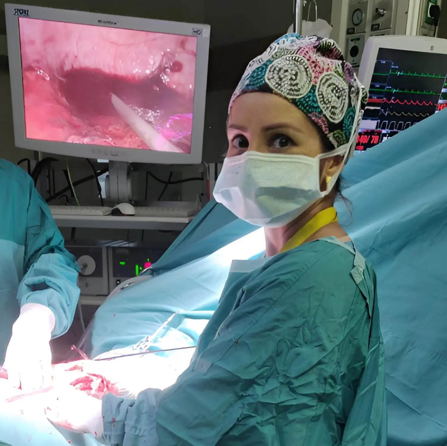 ד"ר לורן להב - מומחית לכירורגיה זעיר-פולשנית בחדר הניתוח